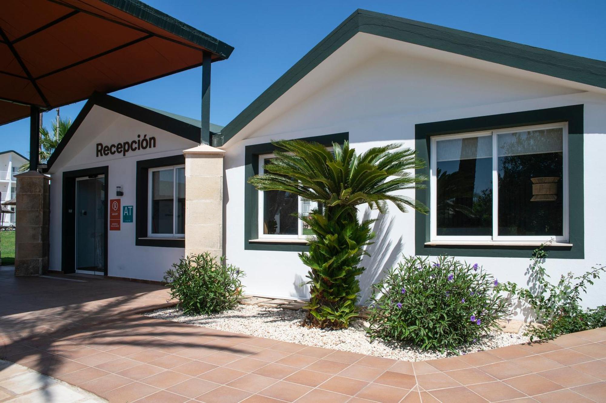 Pierre & Vacances Menorca Cala Blanes 칼라엔블레인즈 외부 사진